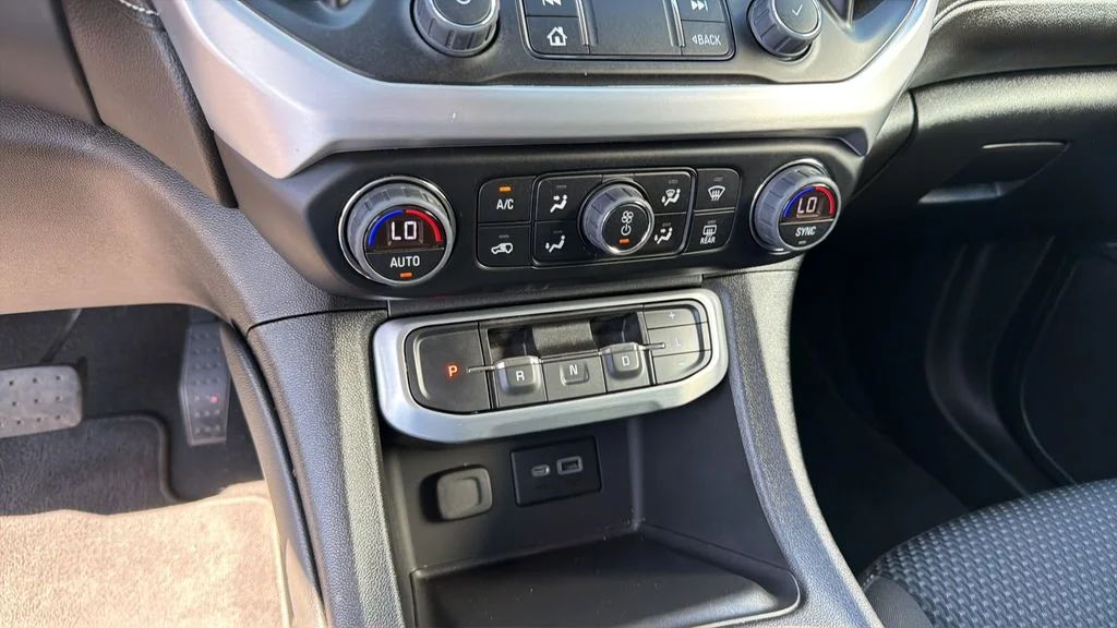 Used 2023 Silver GMC SLE image 27