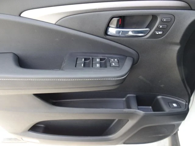 New 2026 Platinum White Pearl Honda RTL image 8