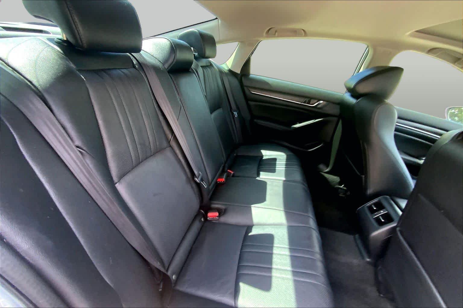Used 2019 Lunar Silver Metallic Honda EX-L image 19
