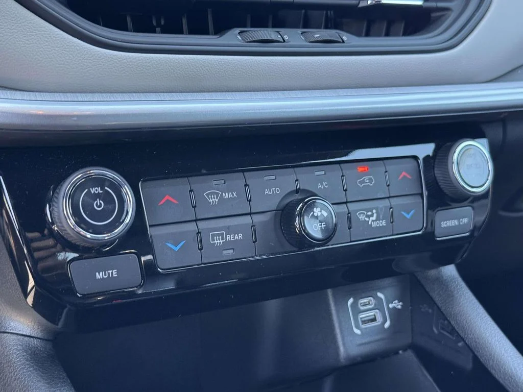 Used 2026 Silver Jeep Limited image 19
