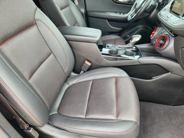 Used 2022 White Chevrolet RS Front-Wheel Drive image 14