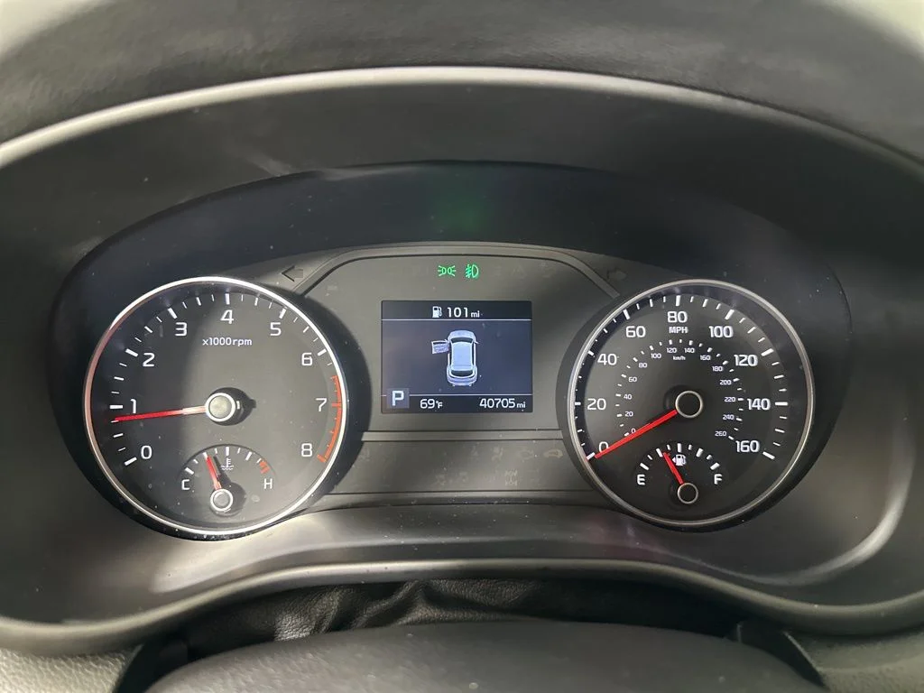 Used 2021 Silver Kia LX image 26
