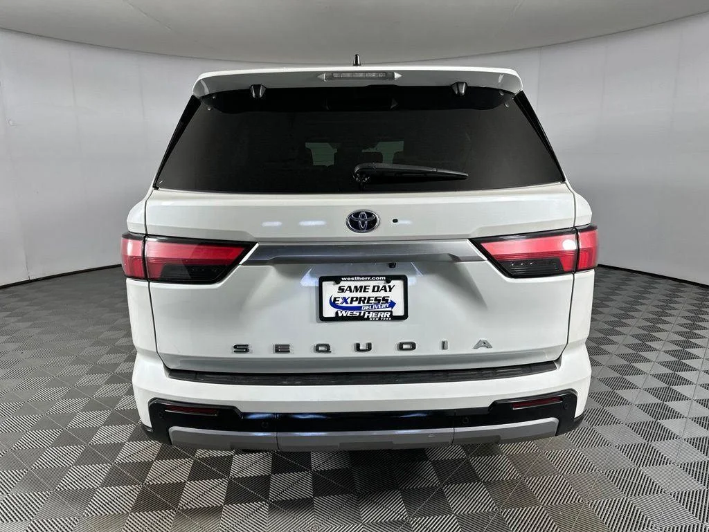 Used 2024 Pearl Toyota Capstone image 11