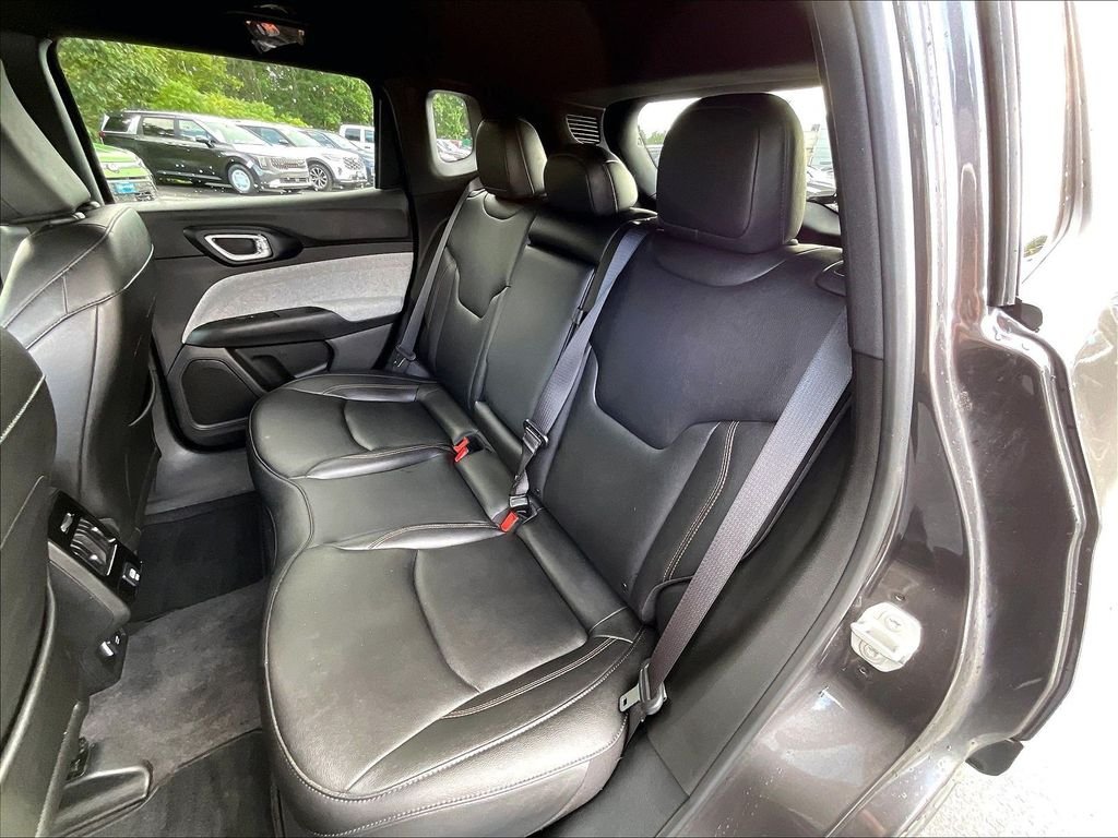 Used 2024 Gray Jeep Latitude Lux image 14