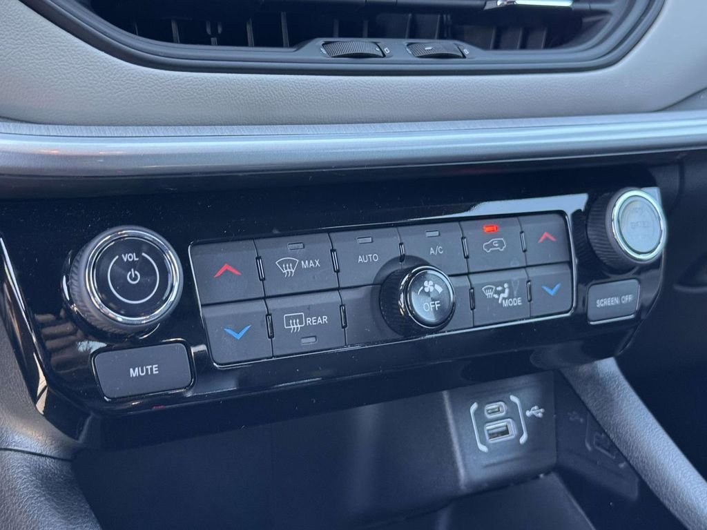 Used 2026 Silver Jeep Limited image 19