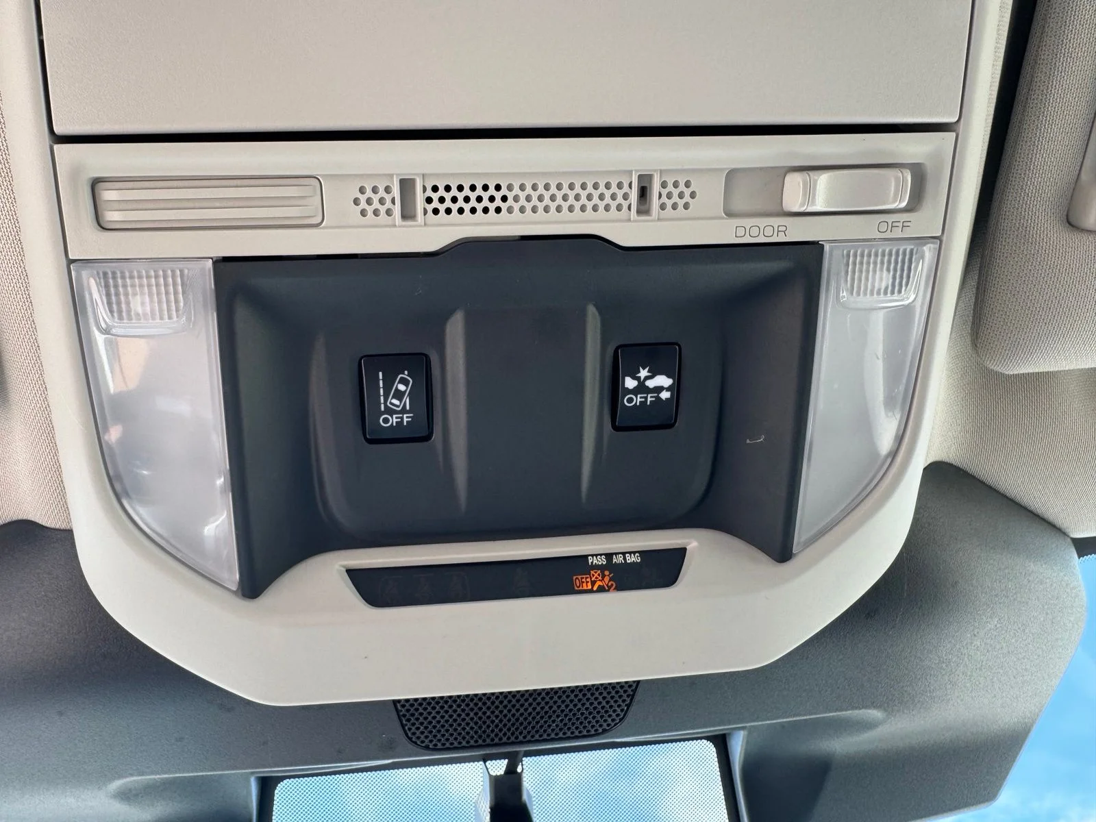 Used 2023 White Subaru Base image 25