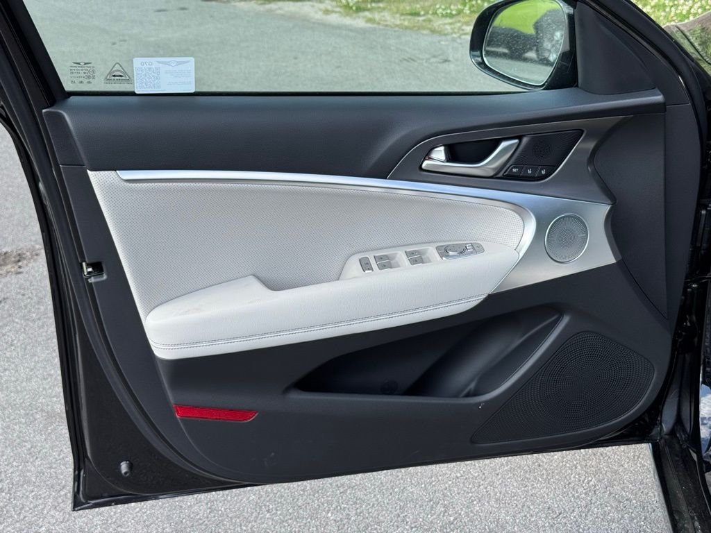 2025 GENESIS G70 Standard - Photo 22