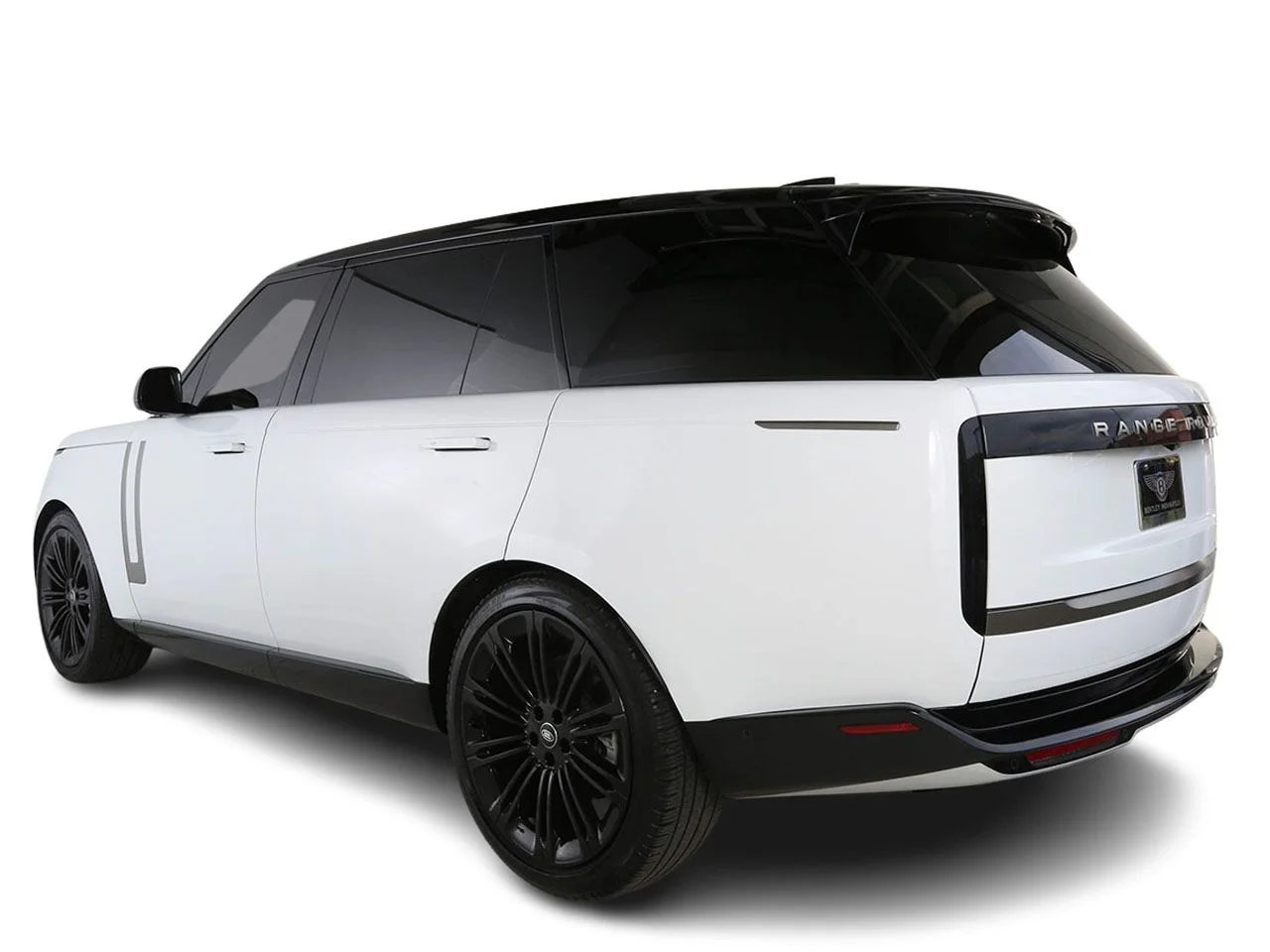 Used 2024 White Land Rover SE image 5
