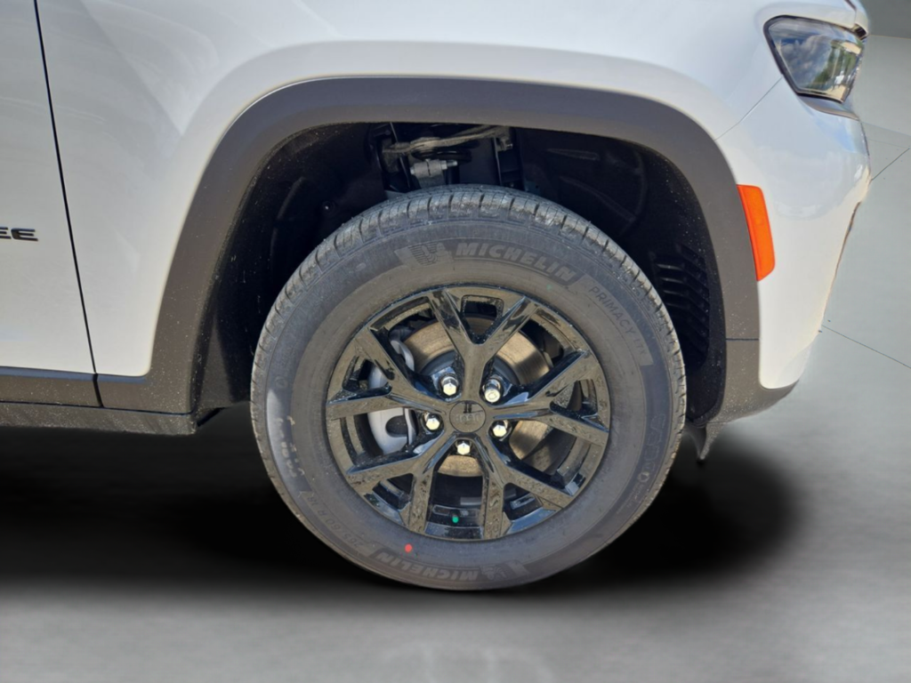 New 2026 Bright White Clear-Coat Exterior Paint Jeep Altitude image 43