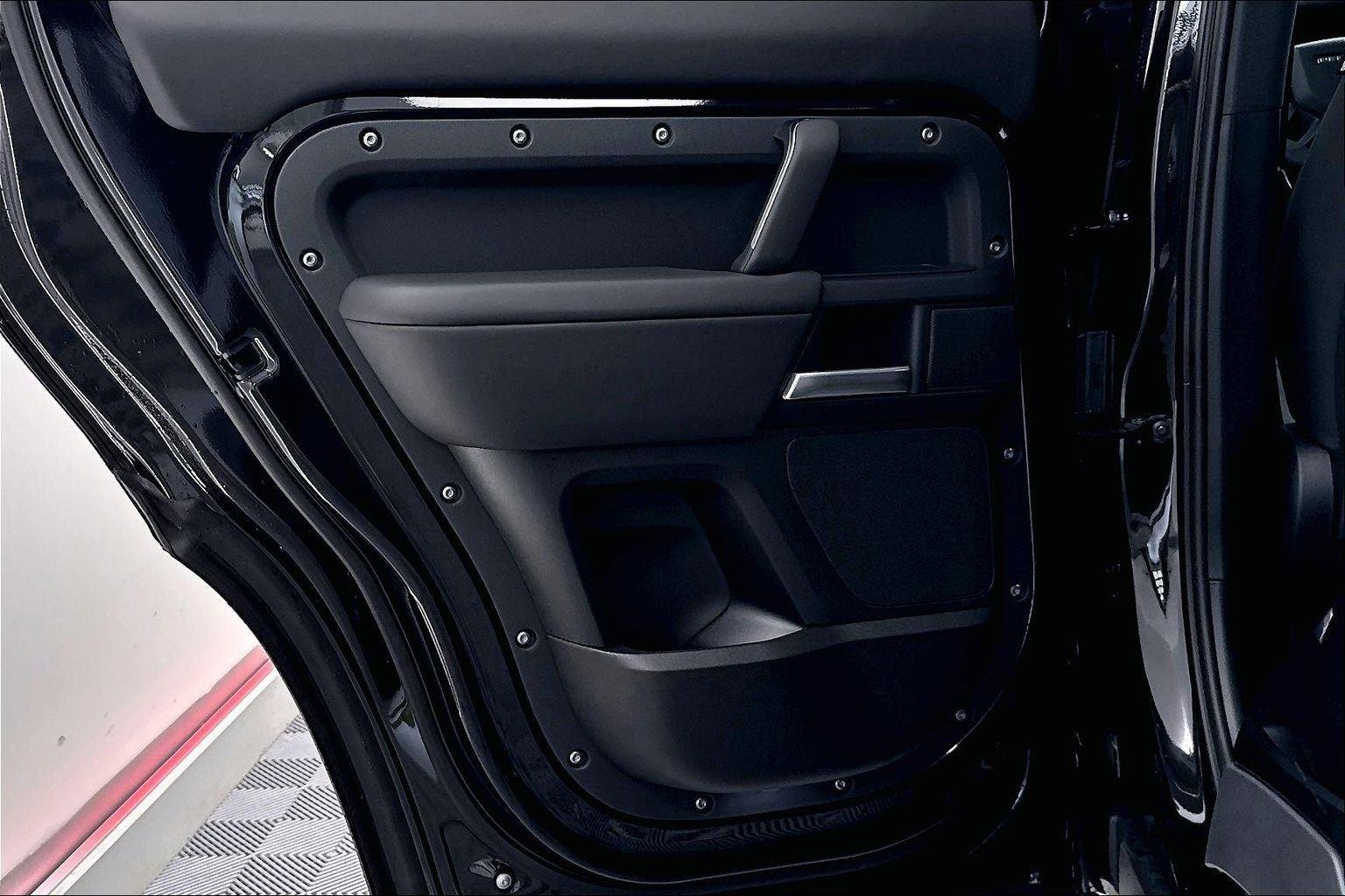 New 2026 Santorini Black Metallic Land Rover S image 29