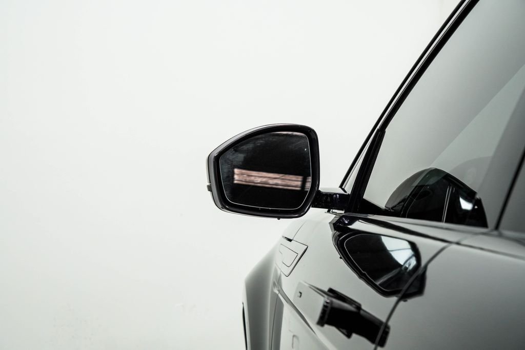 Used 2023 Black Land Rover R-Dynamic SE image 14
