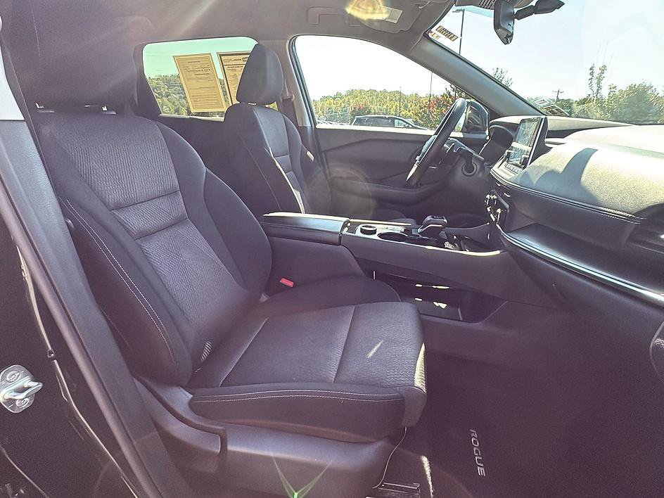 Used 2025 Super Black Nissan SV image 25