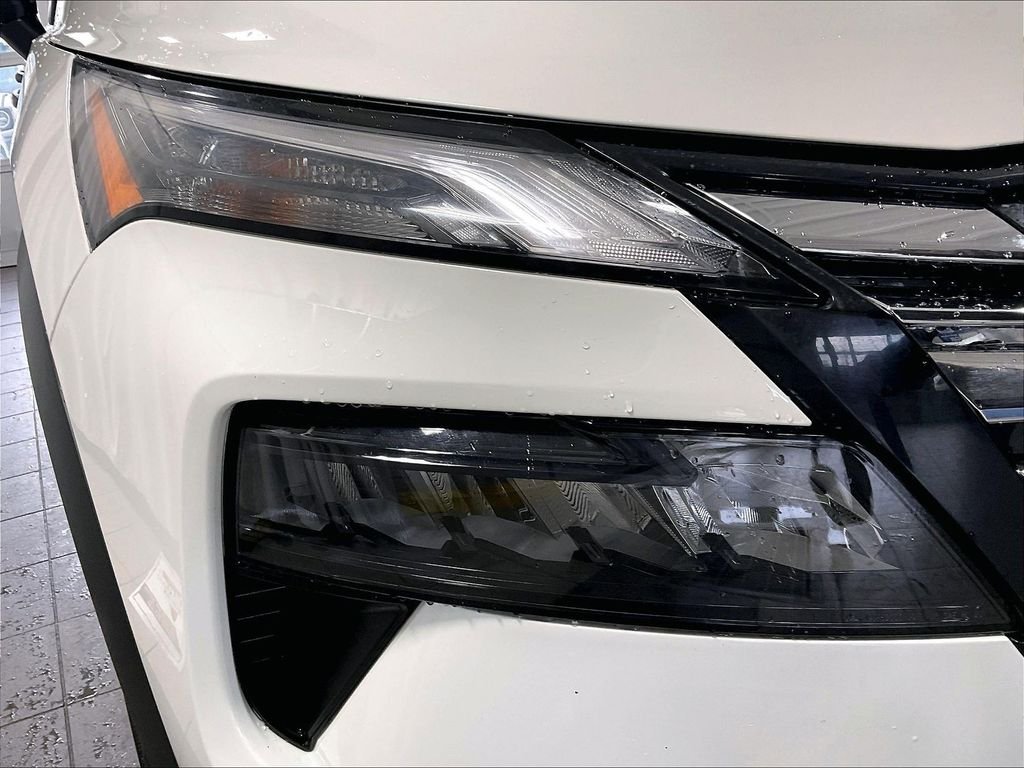 Used 2024 White Nissan S image 33