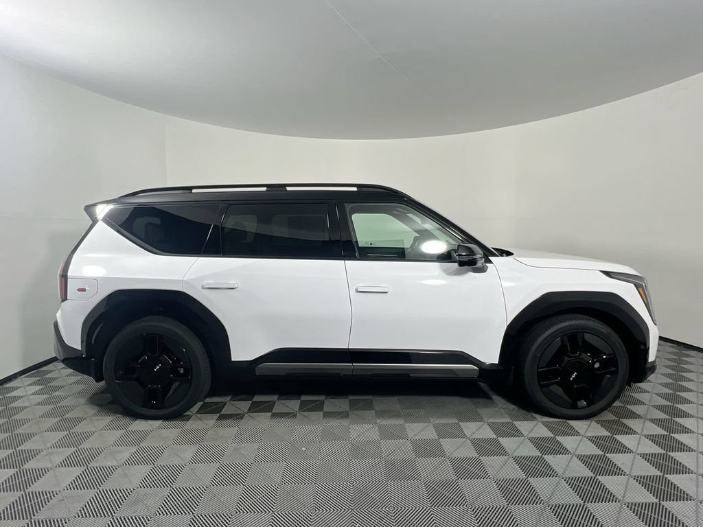 New 2026 Glacial White Pearl / Black Ro Kia GT-Line AWD image 2