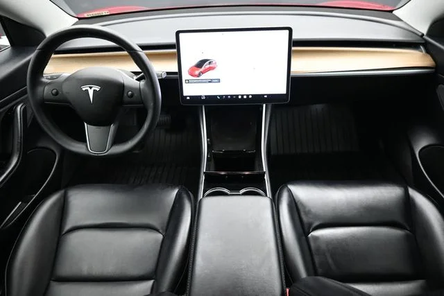 Used 2019 Red Tesla Long Range image 10