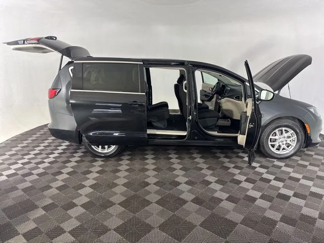Used 2023 Black Chrysler LX image 13