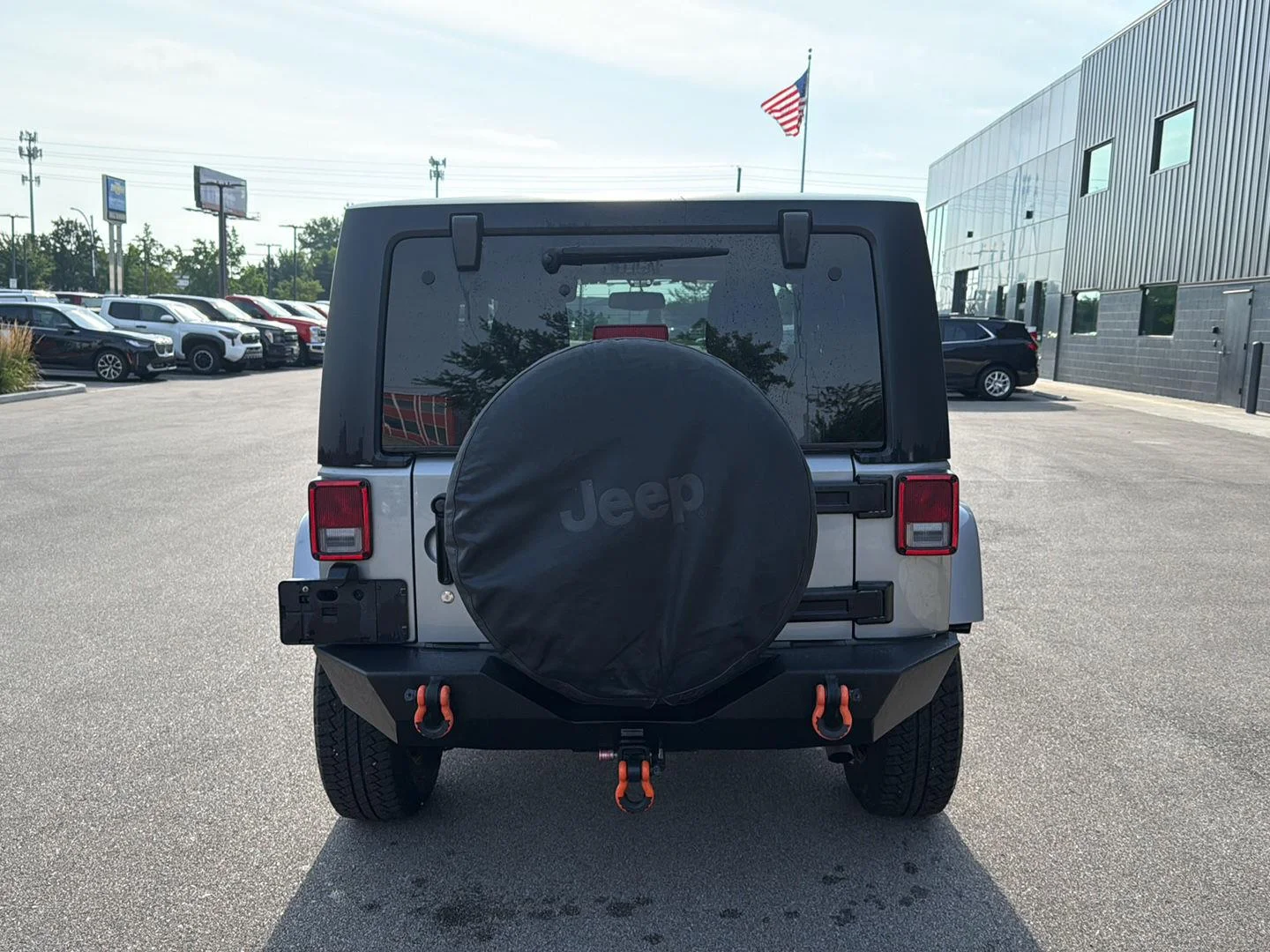 Used 2016 Billet Silver Metallic Clearcoat Jeep Sahara image 4