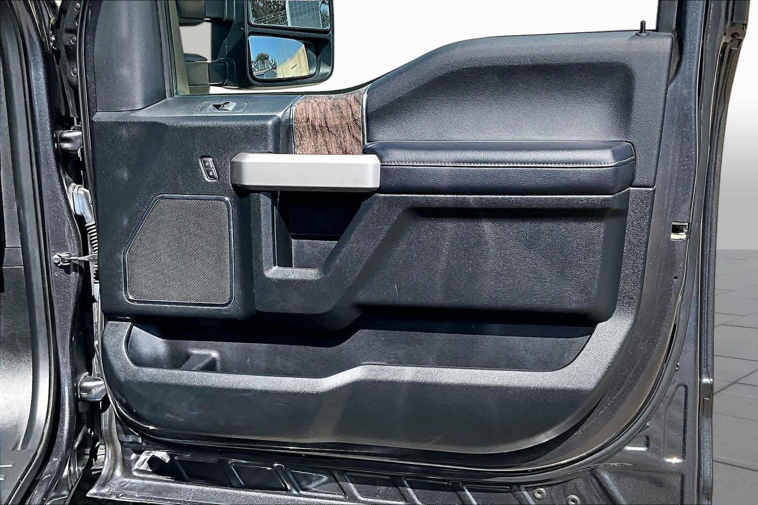 Used 2019 Magnetic Ford LARIAT image 23