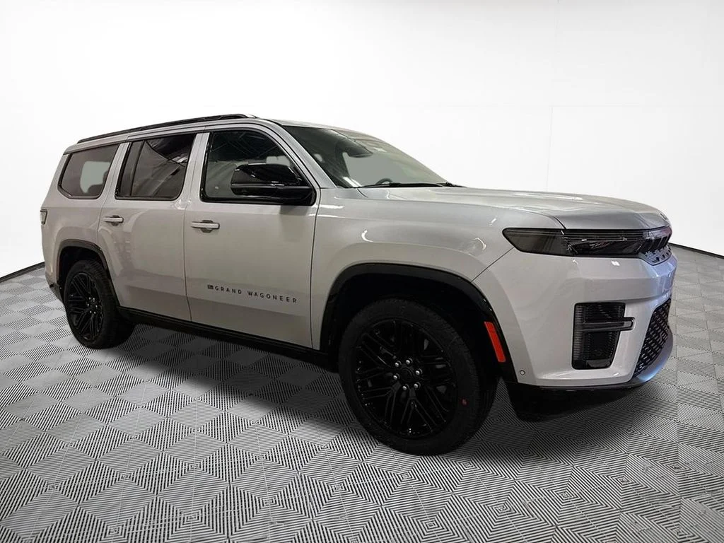 New 2026 Silver-Zynith Exterior Paint Jeep Reserve image 4