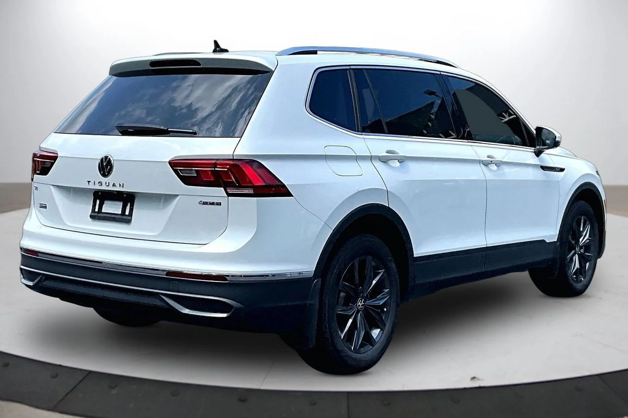 Certified Used 2023  Volkswagen 2.0T SE image 9