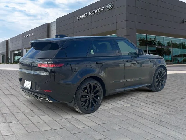 New 2026 Black Land Rover Dynamic SE image 5