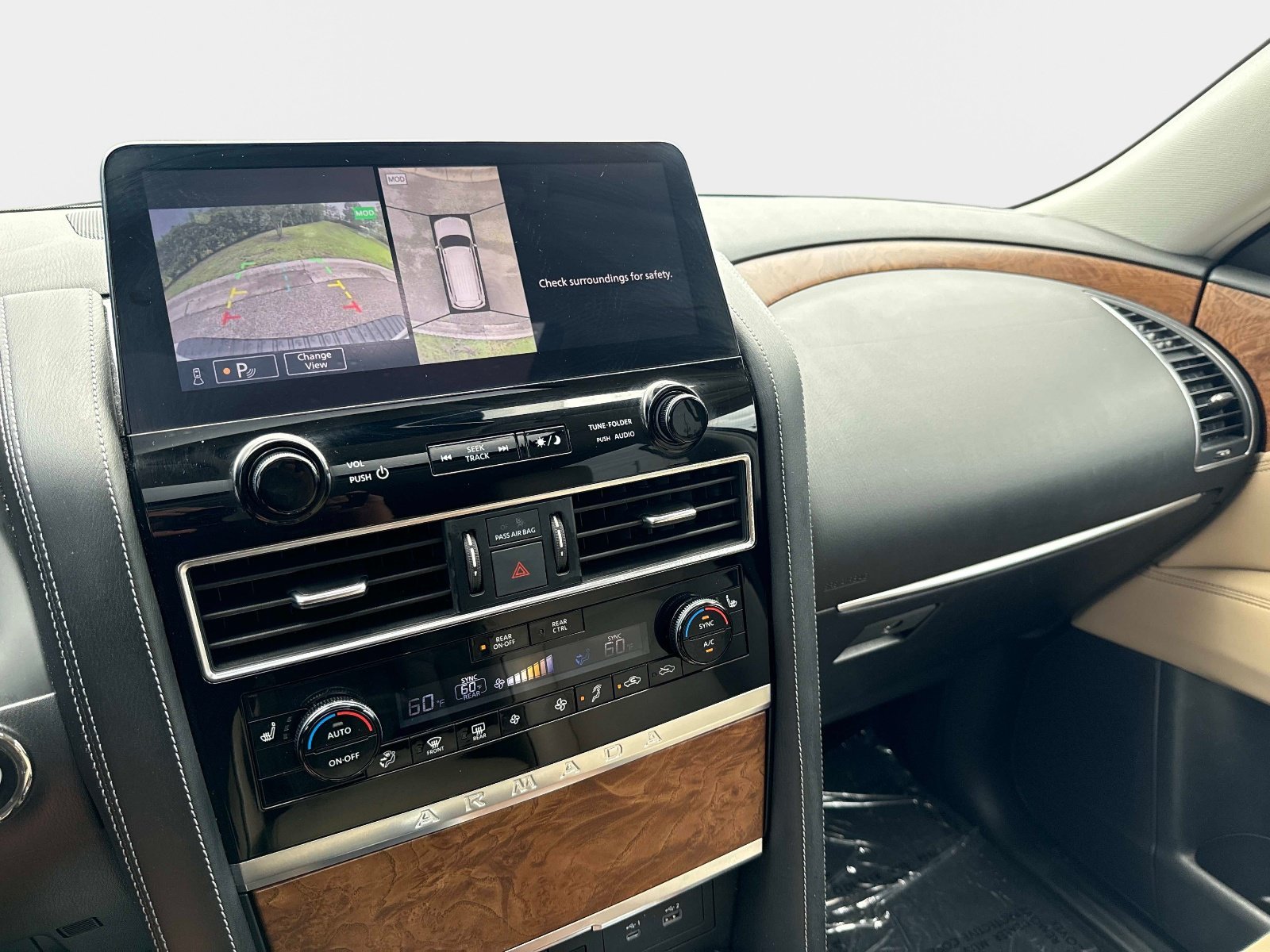 Used 2022 Aspen White TriCoat Pearl Nissan SL image 22
