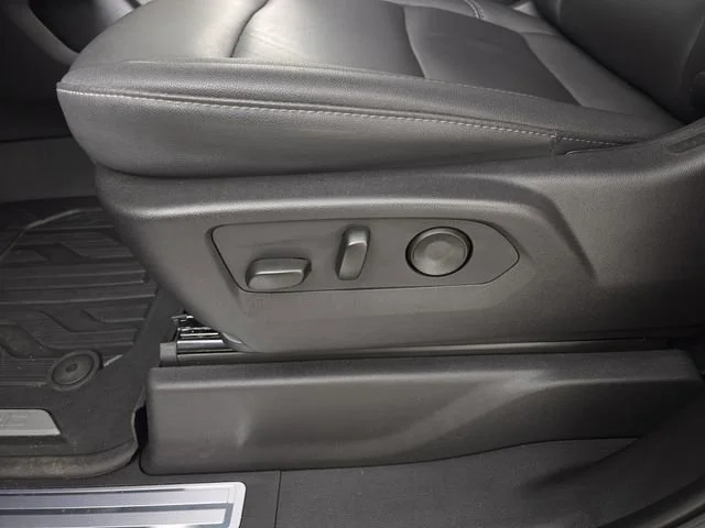 Used 2025 Sterling Metallic GMC Elevation image 20
