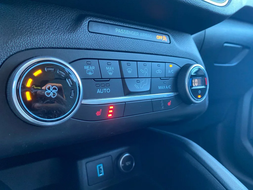 Used 2020  Ford SE image 23