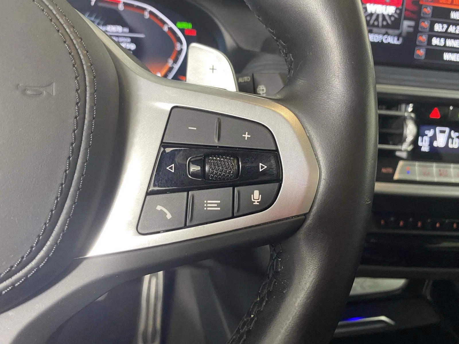 Used 2024 Black Sapphire Metallic BMW xDrive30i image 17