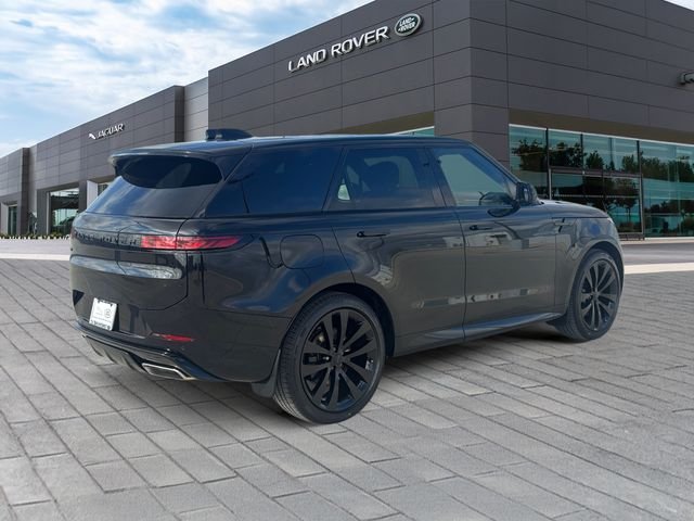 New 2026 Santorini Black Land Rover Dynamic SE image 5