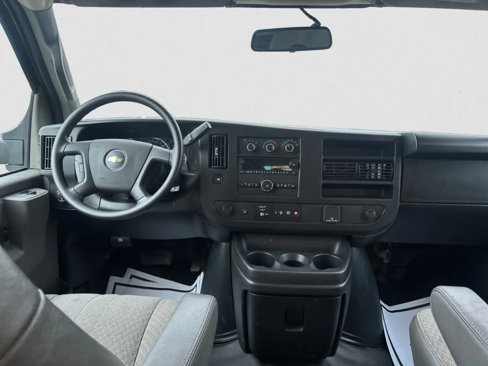 Used 2024 Summit White Chevrolet  image 14