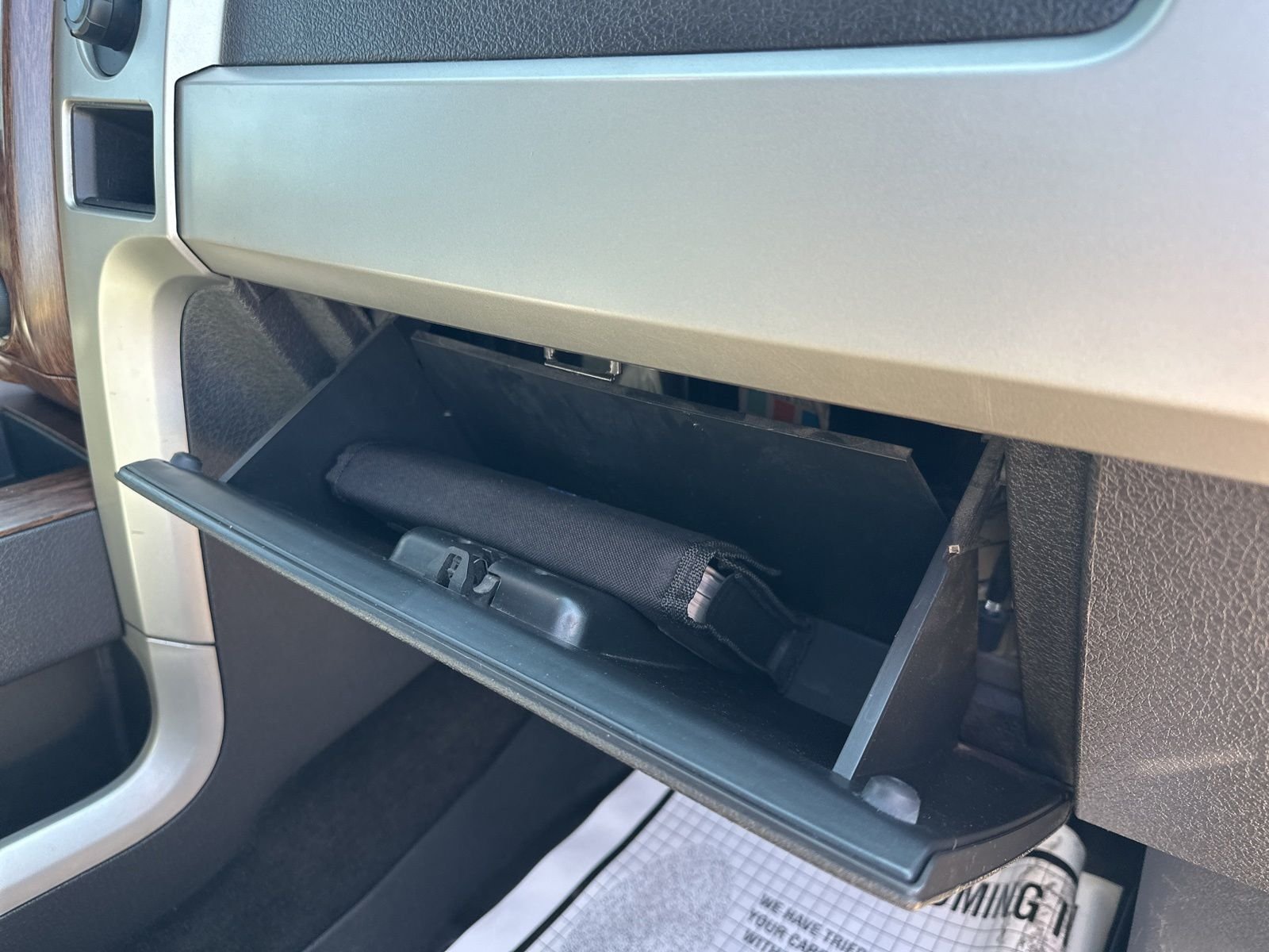 Used 2014 White Ford Lariat image 38