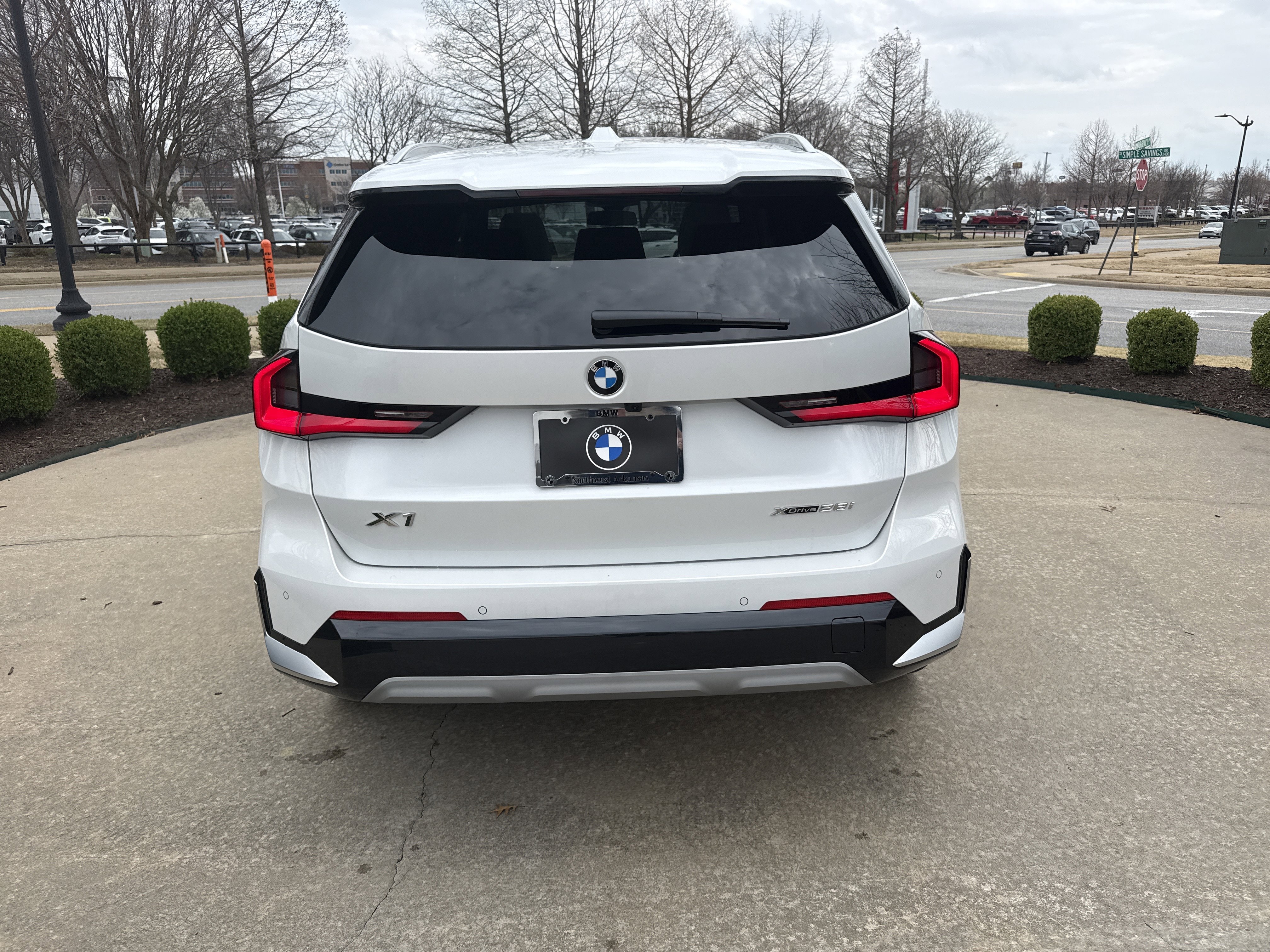 New 2026 0A96 Mineral White Metallic BMW xDrive28i image 4