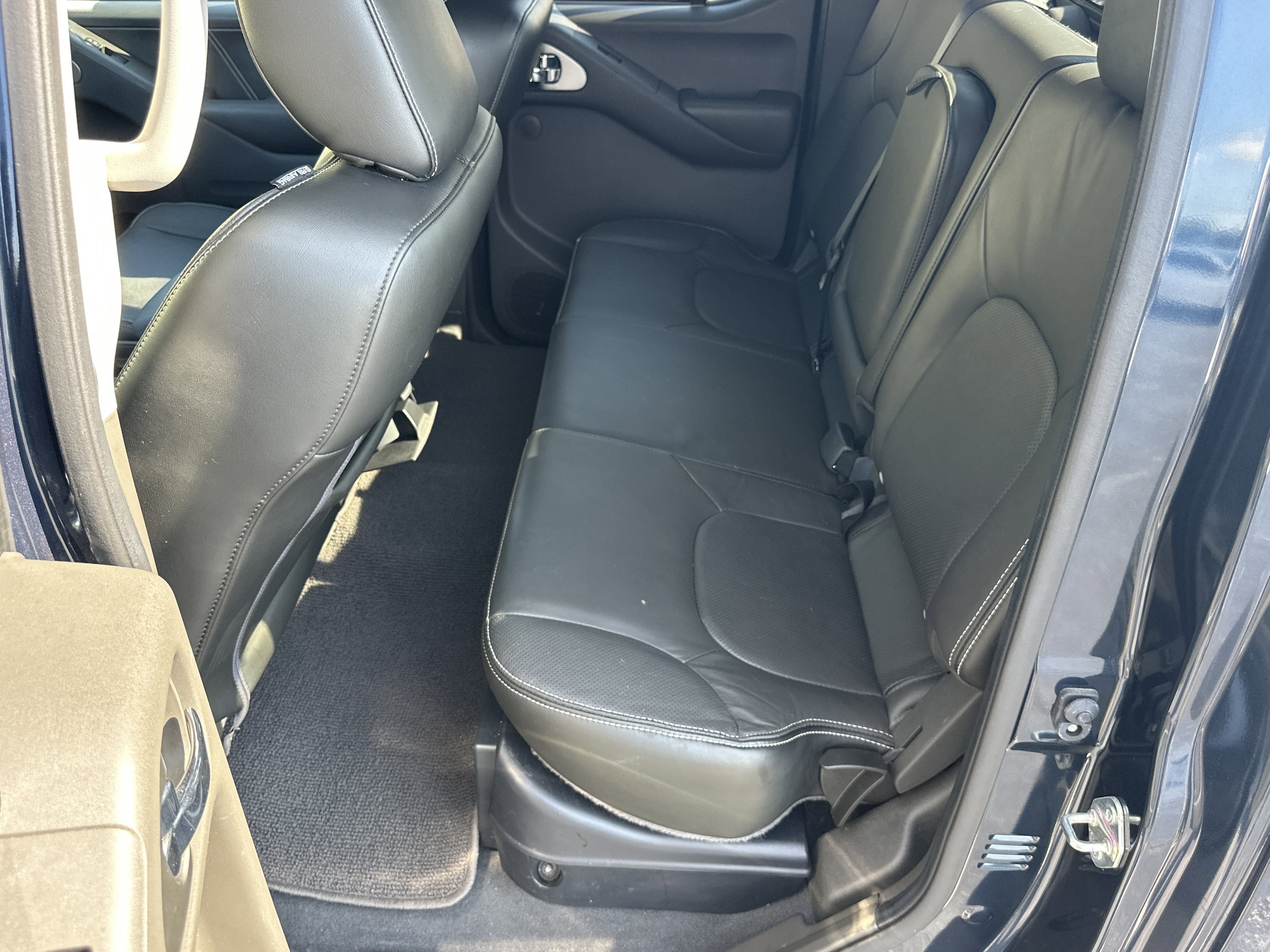 Used 2020 Arctic Blue Metallic Nissan PRO-4X image 20