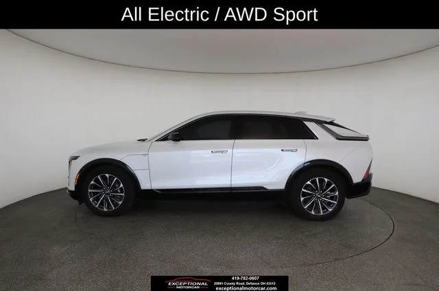 Used 2024 White Cadillac Sport image 7