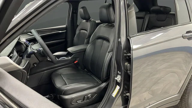 Used 2025 Gray Metallic Jeep Limited image 9
