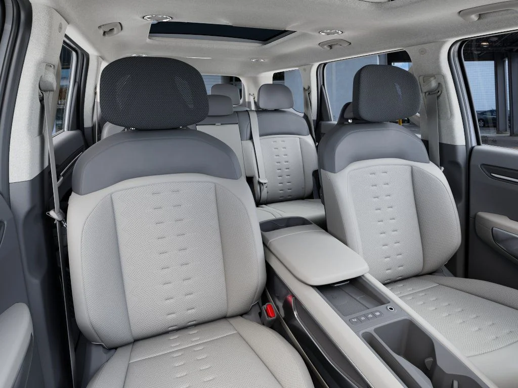 New 2026 Glacial White Pearl Kia Wind AWD image 15