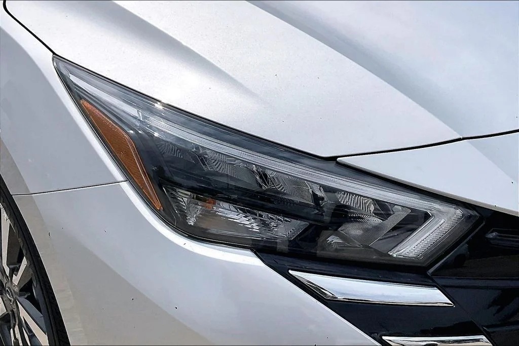 Used 2025 Silver Nissan 1.6 SV image 33