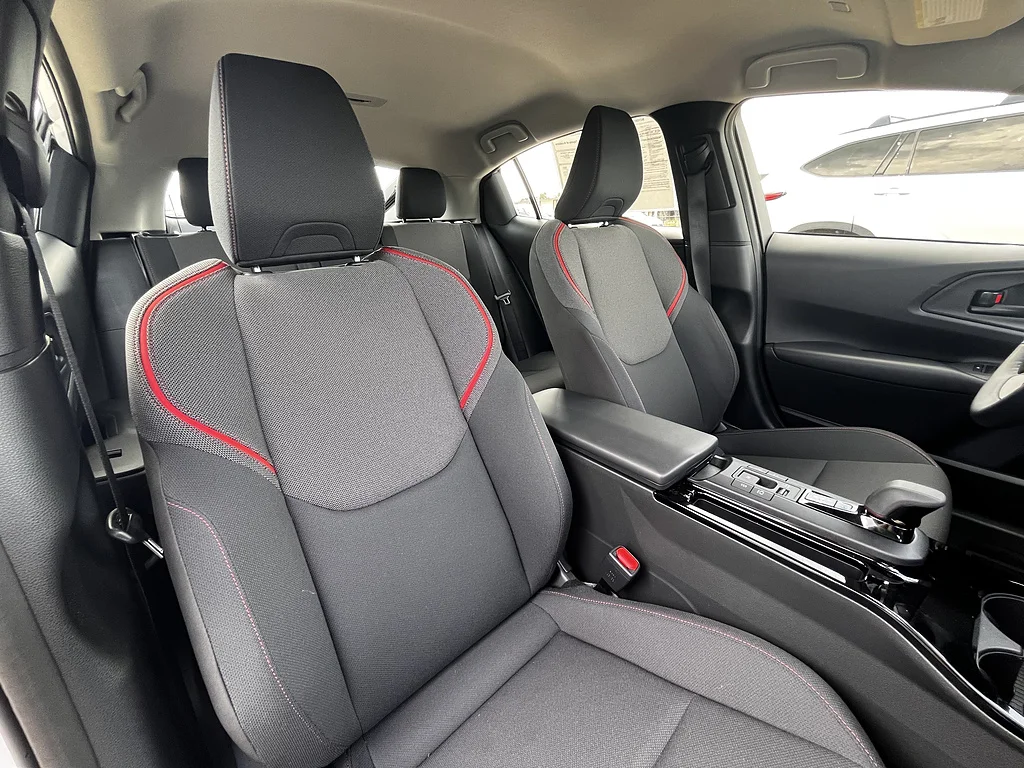 Certified Used 2025 Wind Chill Pearl Toyota SE image 9