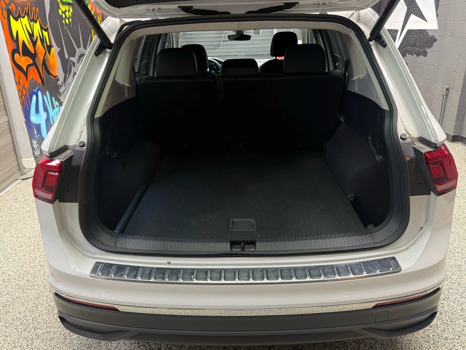 Used 2024 Pure White (0q0q) Volkswagen Wolfsburg Edition 4Motion image 32