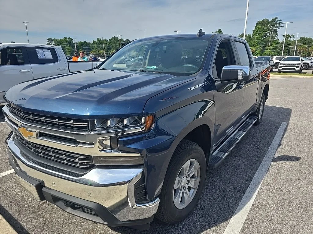 Used 2022 Blue Chevrolet LT image 4