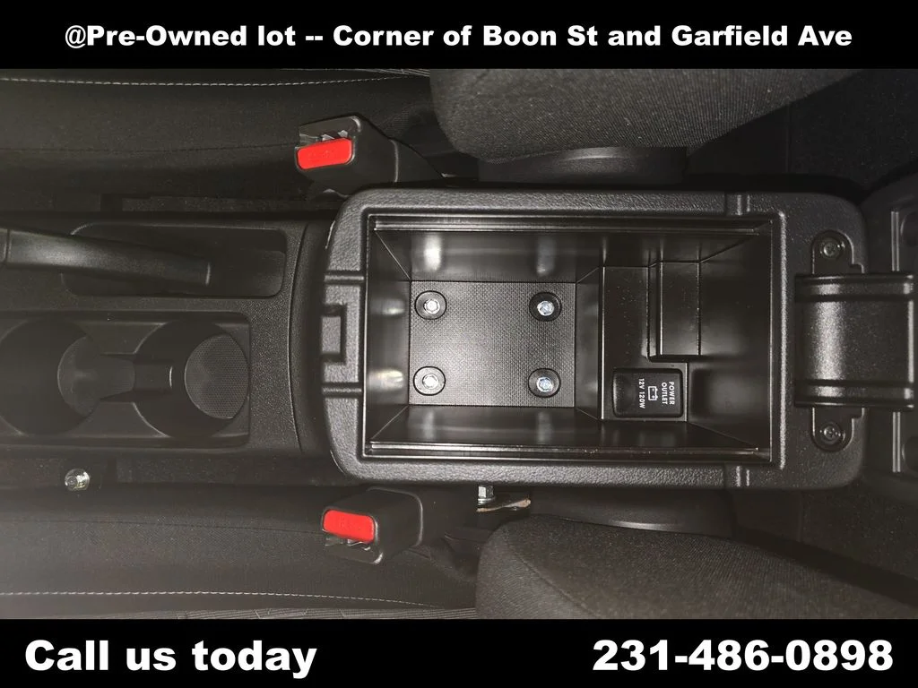 Used 2025  Mitsubishi  image 24