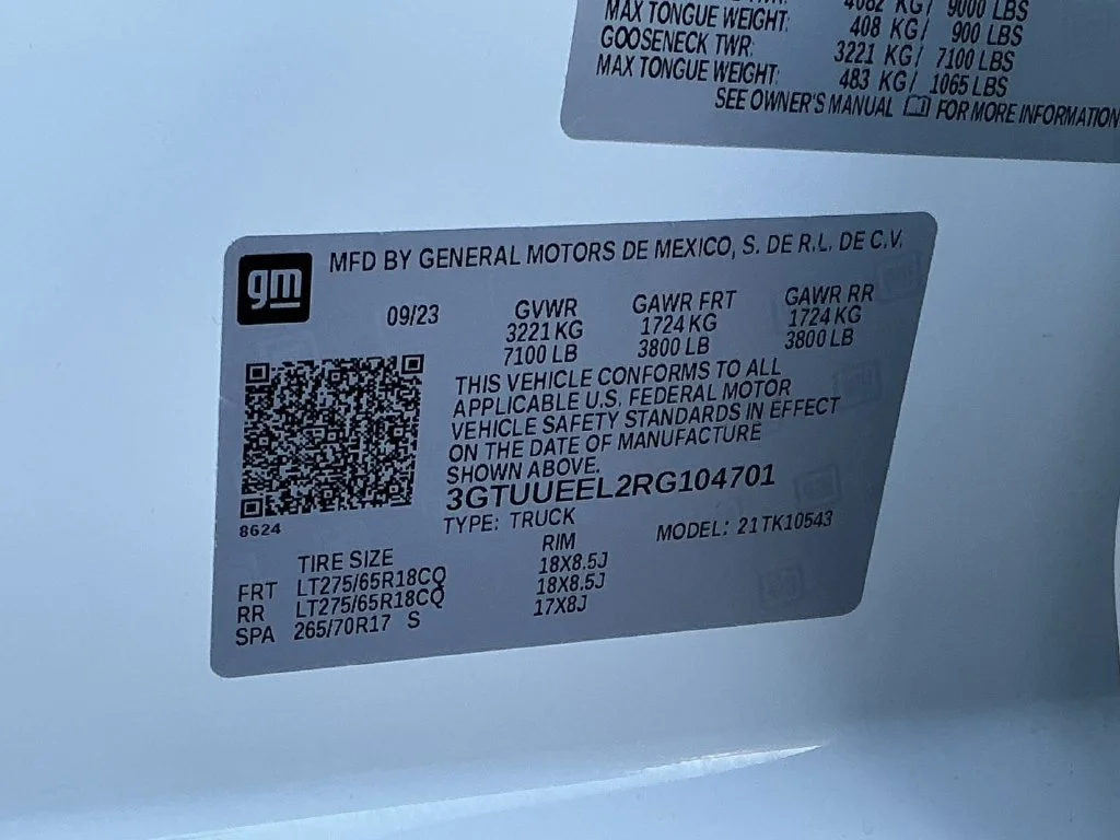 Used 2024 Summit White GMC AT4 image 31