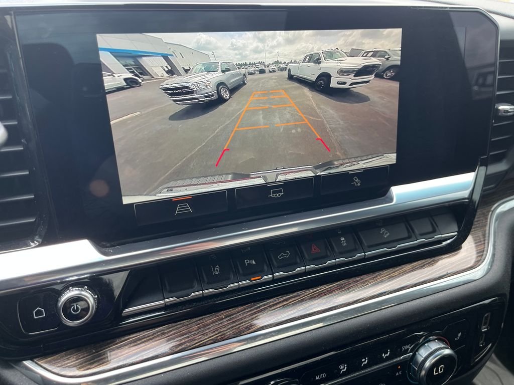 Used 2024 White GMC SLE image 19