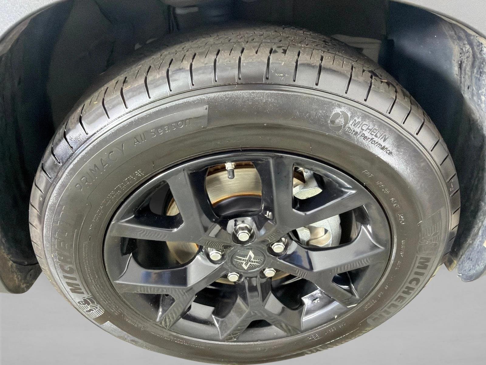 Certified Used 2025 Wind Chill Pearl Toyota L image 12