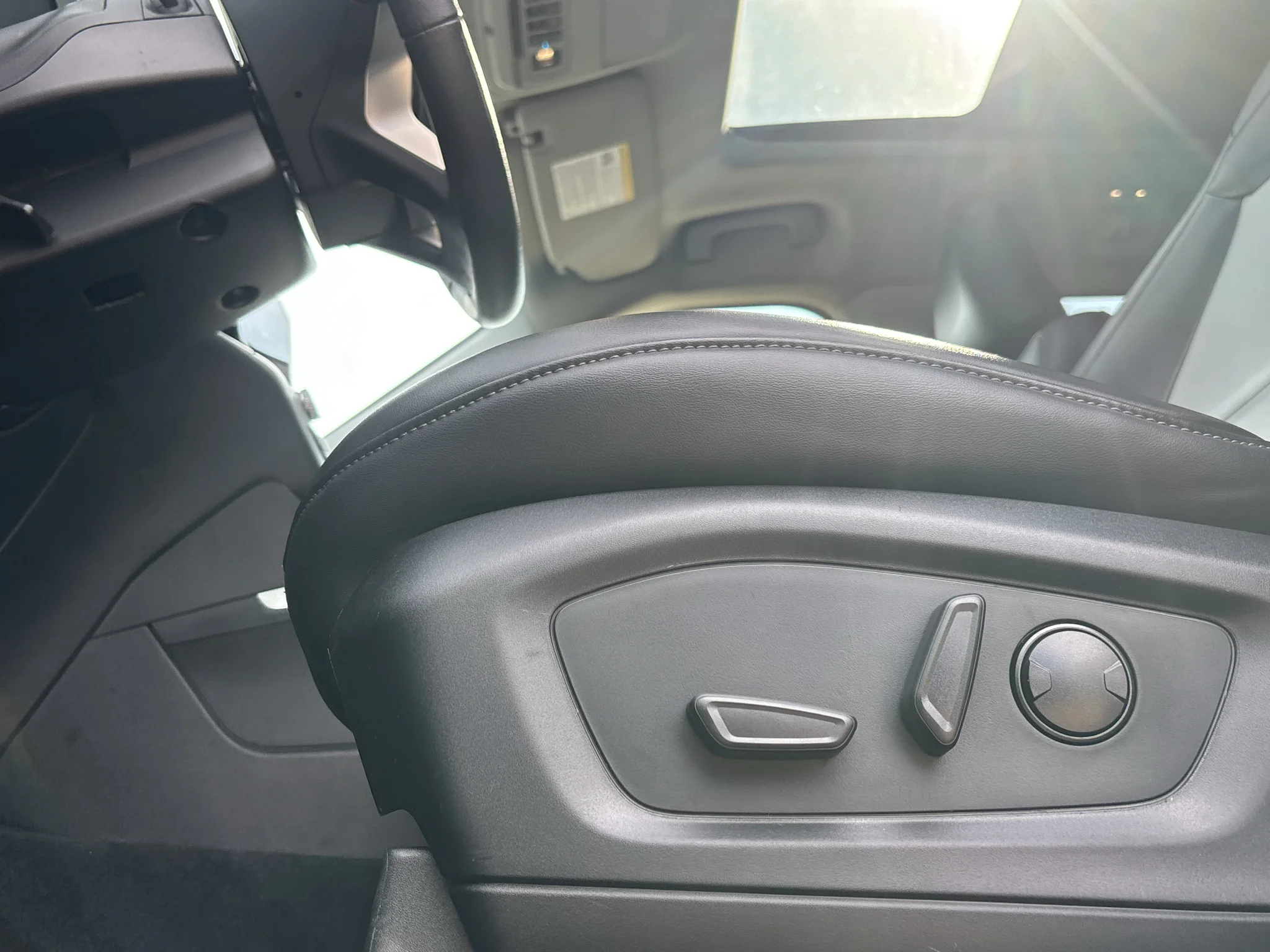 Used 2024 Agate Black Metallic Ford XLT image 11