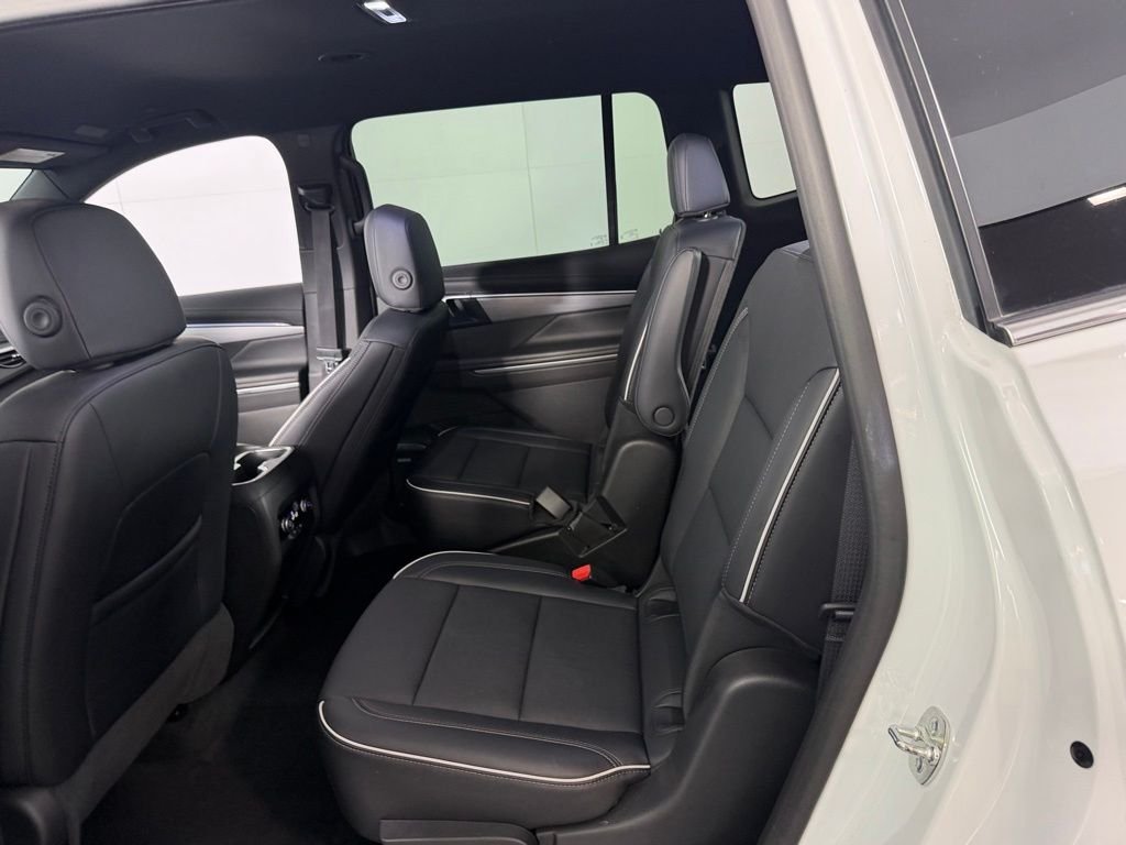 Used 2025 Summit White Buick Preferred image 24