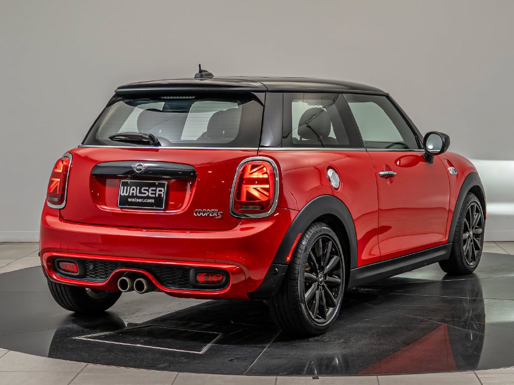 Used 2021 Chili Red MINI Signature image 5