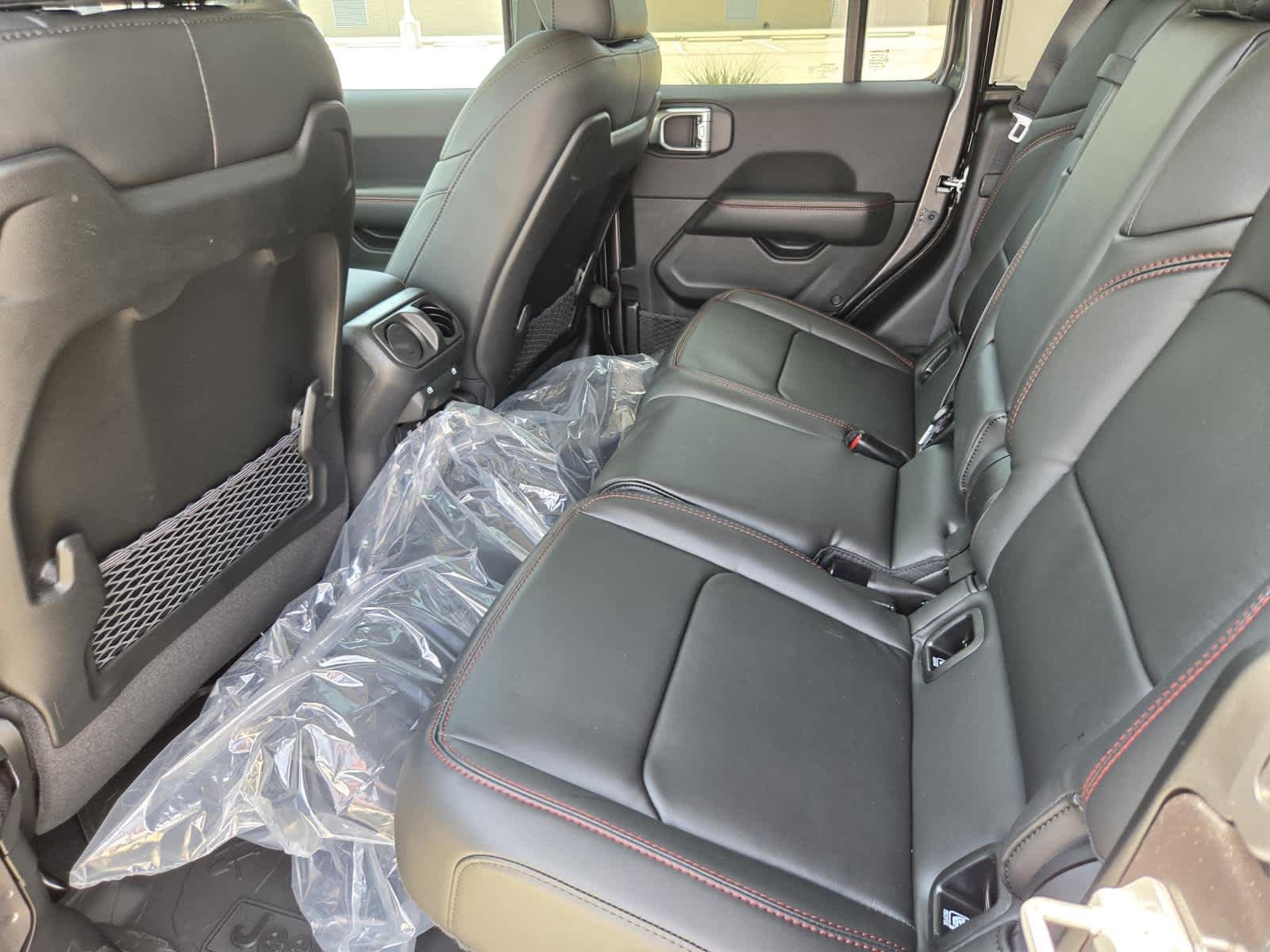 New 2026 Granite Crystal Metallic Clear-Coat Exterior Paint Jeep Rubicon image 13