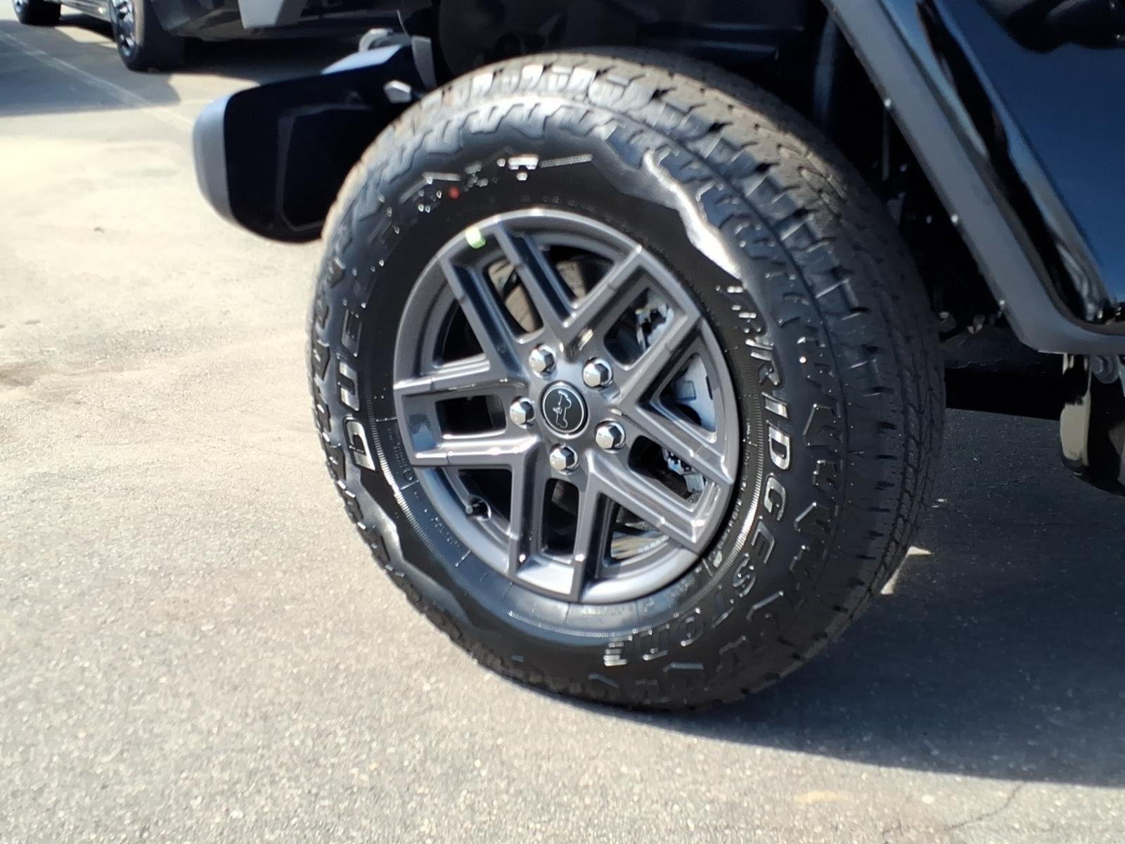 New 2026 Black Clear-Coat Exterior Paint Jeep  image 11